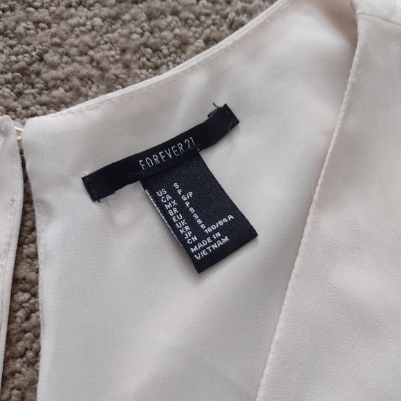 Forever 21 Cream Sleeveless Blouse - Picture 3 of 4